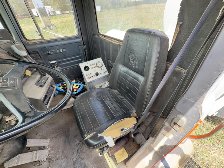 1996-mack-rd688c-cement-truck-image-59