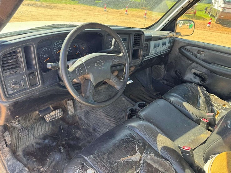 2004-chevrolet-2500-image-10