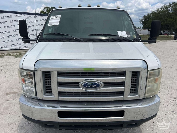 2011-ford-e450-image-24