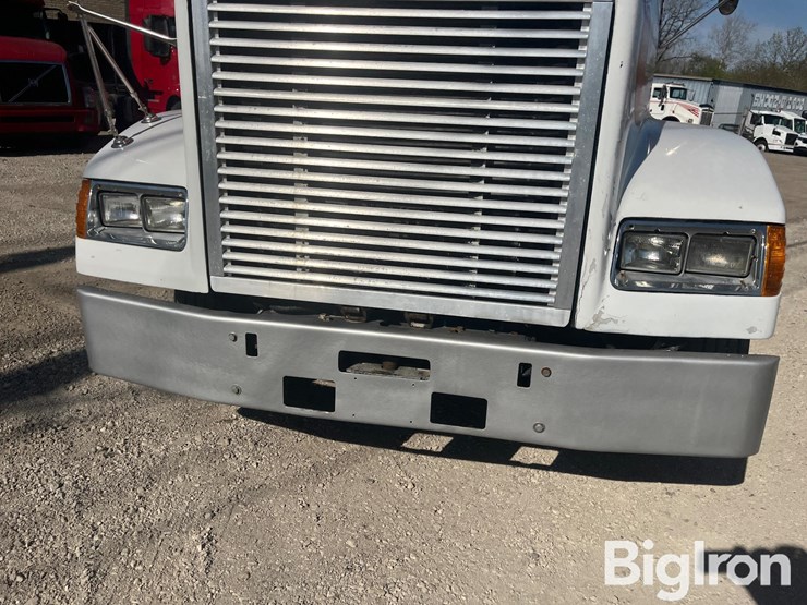 1995-freightliner-fld120-image-16