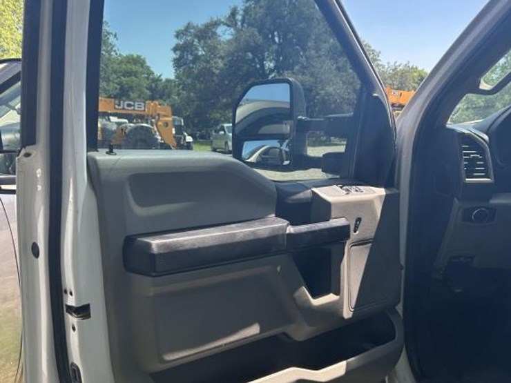 2020-ford-f550-image-12