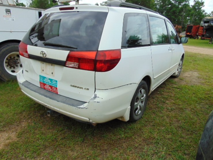 2005-toyota-sienna-image-6