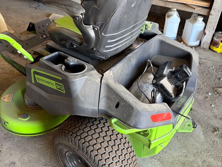 greenworks-pro-crz-428-zero-turn-lawnmower-image-5