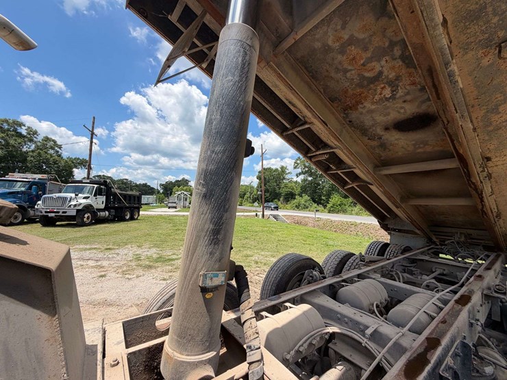 2016-kenworth-t880-image-15
