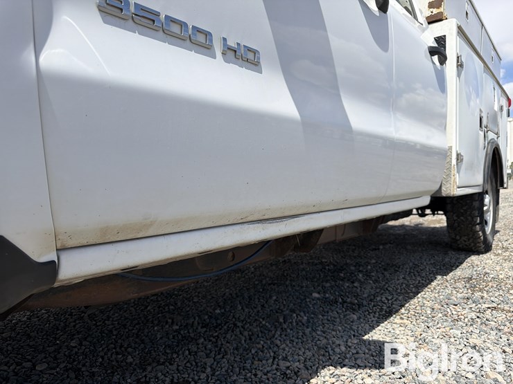 2018-chevrolet-k3500-image-10