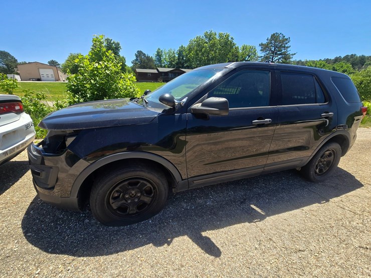 2016-ford-explorer-image-12
