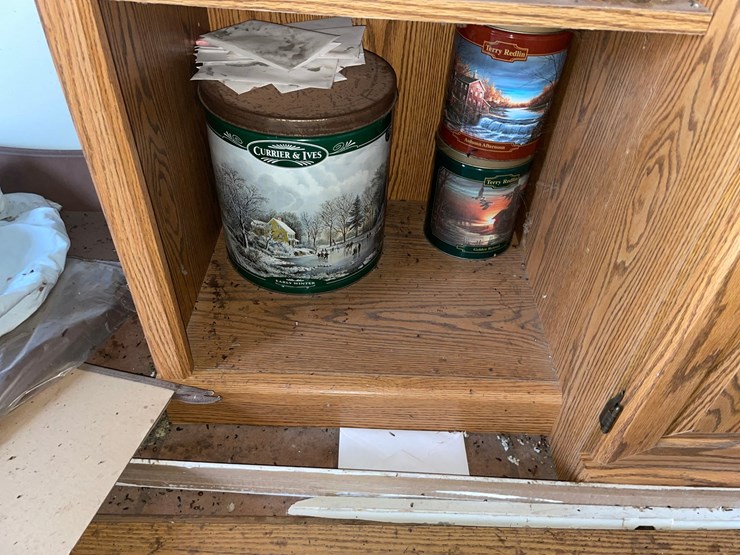 #7061-•-bookshelf-and-contents-image-6
