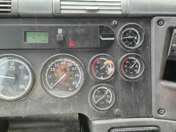 2009-freightliner-cascadia-125-image-63