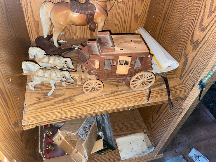 #7061-•-bookshelf-and-contents-image-12