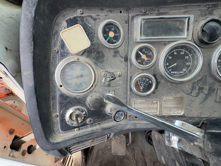 1996-ford-lt9000-image-56