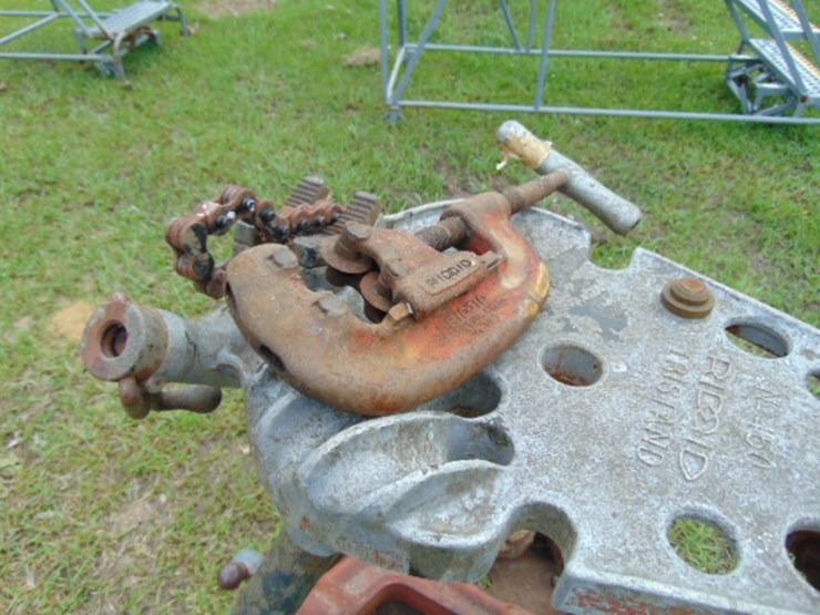 no.-450-ridgid-tristand-&-3-clamps-image-3