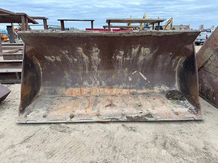 #3958-•-approx-10'-loader-bucket-image-7