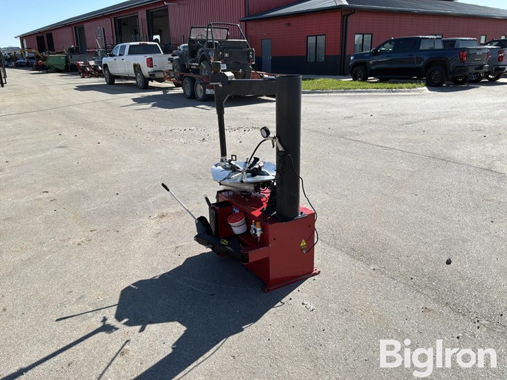 2025-massey-ferguson-730-image-7