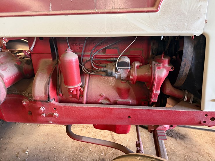 farmall-mccormick-w6-tractor-image-2