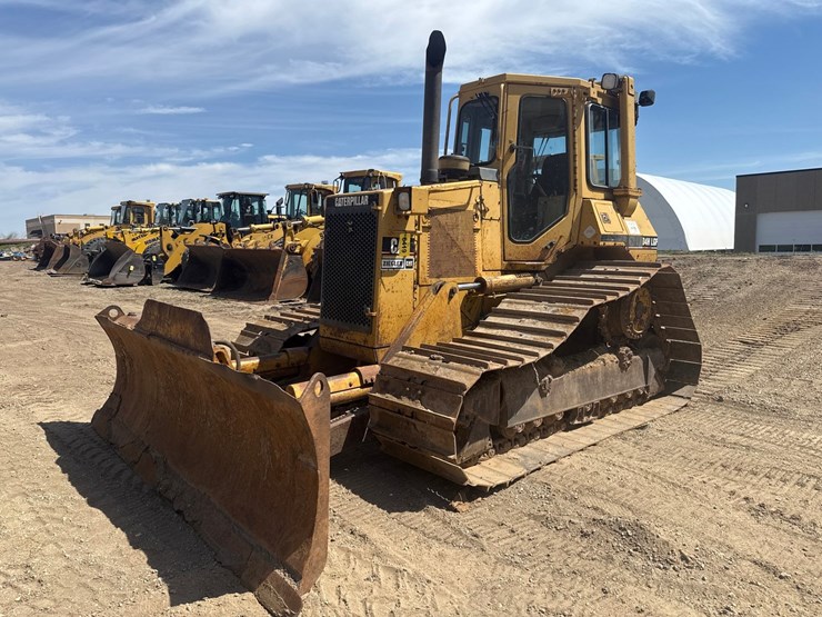 caterpillar-d4h-lgp-image-1