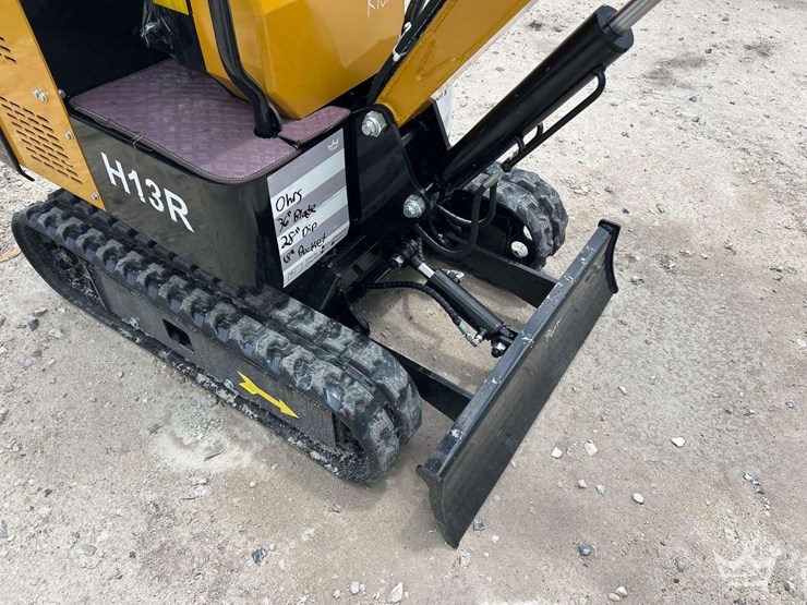 2026-cfg-industrial-h13r-mini-excavator-image-15