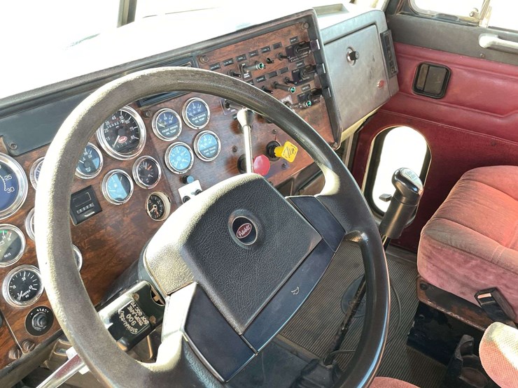 1998-peterbilt-379-image-12