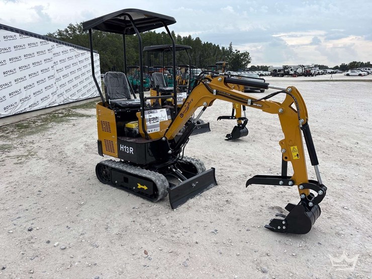 2026-cfg-industrial-h13r-mini-excavator-image-2