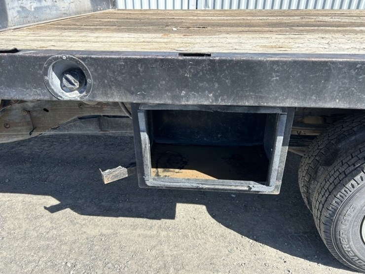 2002-chevrolet-silverado-3500-image-21