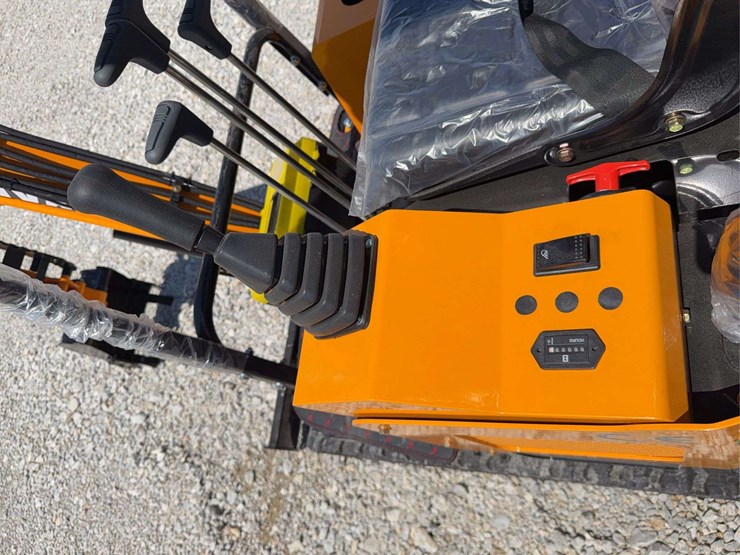 2026-miva-va15-mini-excavator-image-12