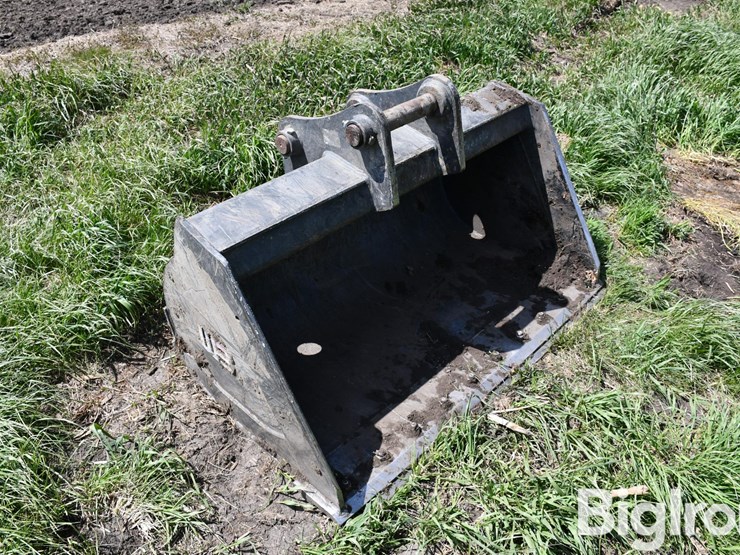 john-deere-130-image-3
