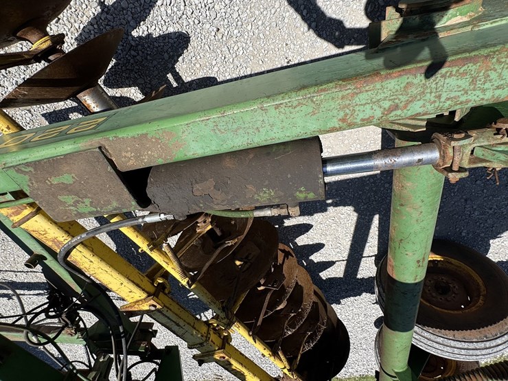 john-deere-220-image-14