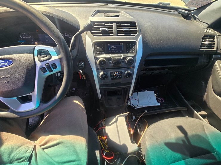 2015-ford-explorer-image-33