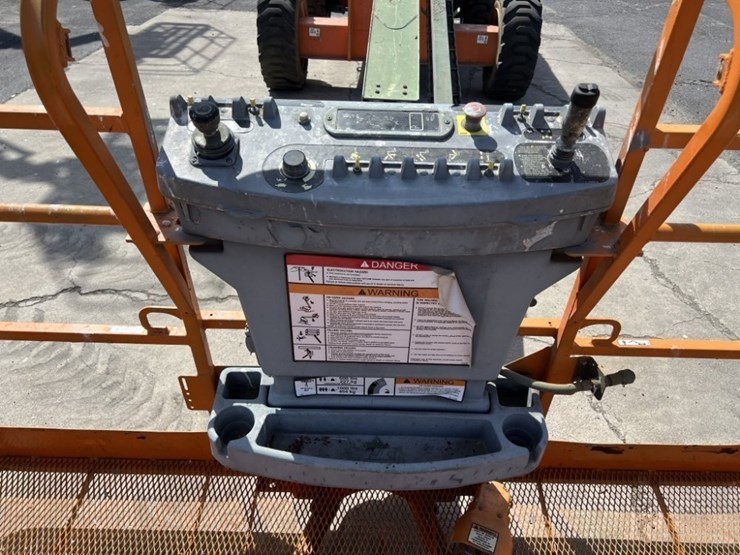 2013-jlg-600s-image-8