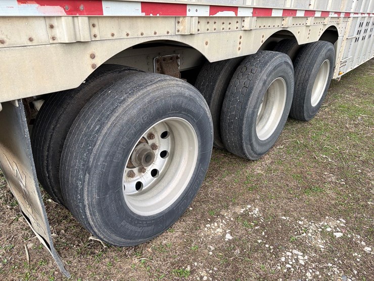 2008-wilson-livestock-trailer-image-7