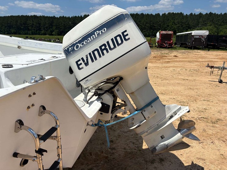 18'-cape-horn-center-console-fiberglass-bay-boat-image-33