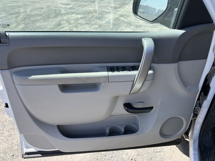 2013-chevrolet-silverado-1500-image-22