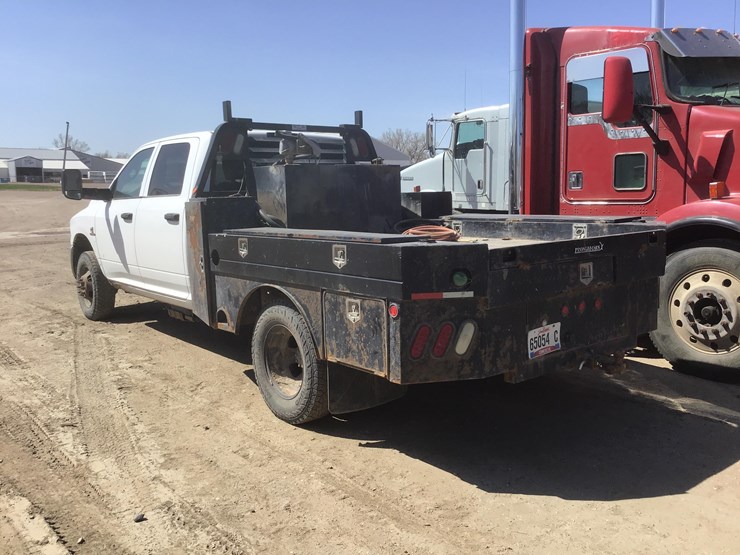 2013-dodge-3500-image-3