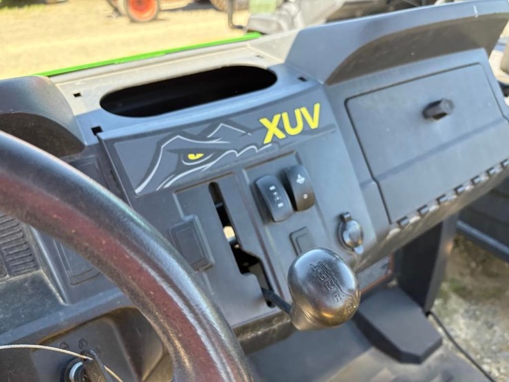 2022-john-deere-gator-image-11