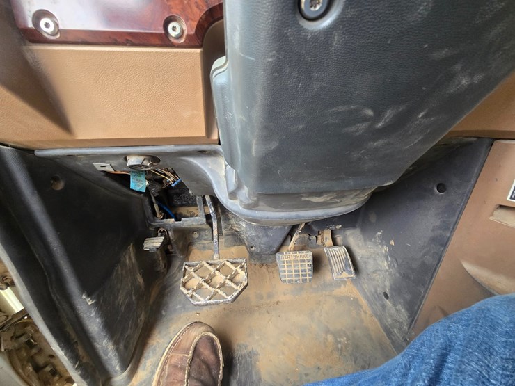#24295-•-2011-mack-gu713-dump-truck-image-80