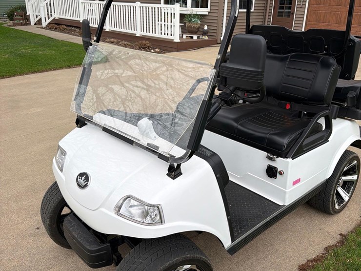 2023-evolution-electric-golf-cart-1-owner-image-10