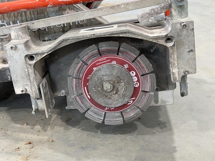 2020-husqvarna-soft-cut-x150-saw-image-10