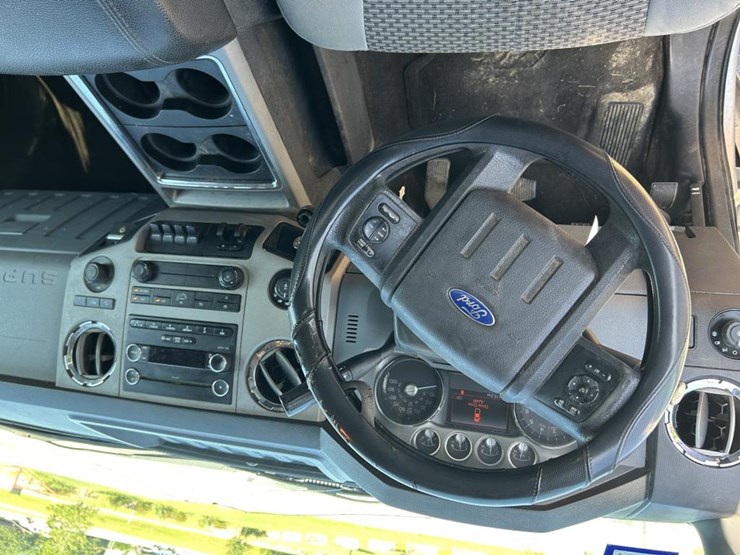 2015-ford-f250-xlt-image-14