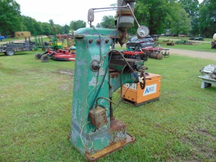 bridgebort-milling-machine-image-2