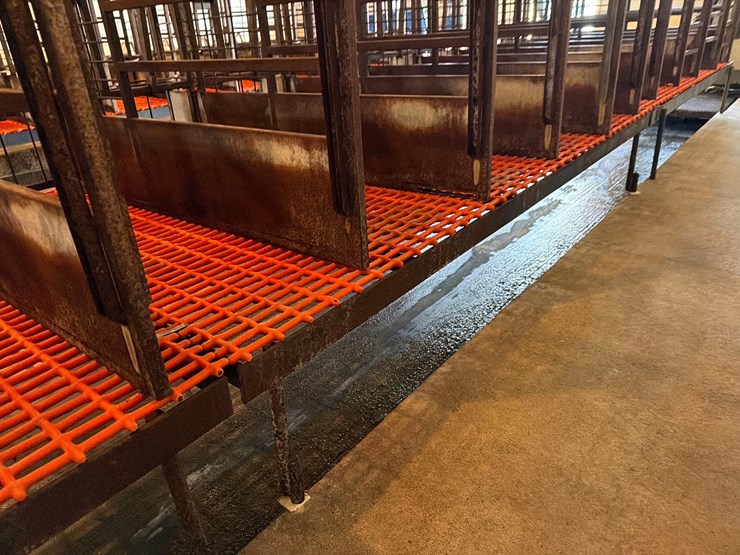 10-sections-of-orange-metal-floor-grates-image-13