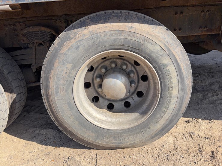 2003-sterling-lt9500-image-15