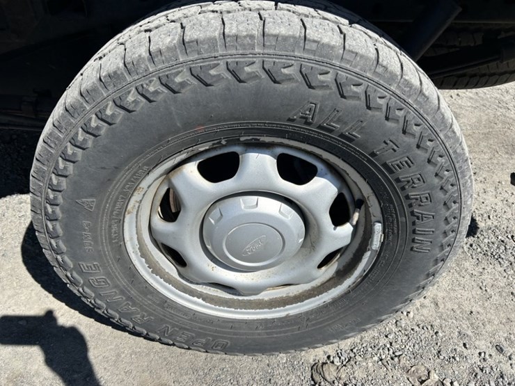 2016-ford-f150-xl-image-11