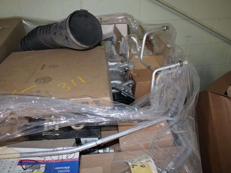 pallet-of-various-automotive-parts-image-11