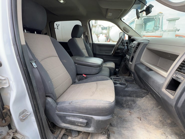 2011-dodge-3500-image-21