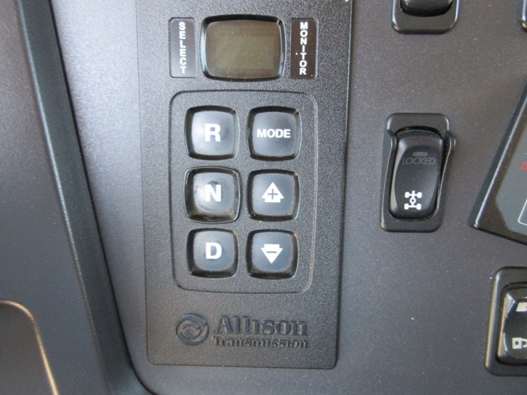 2016-freightliner-114sd-image-10