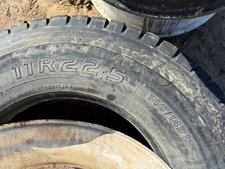 (1)-11r22.5-toyo-grip-tire,-(2)-22.5-budd-wheels-&-(1)-24.5-pilot-wheel-image-3