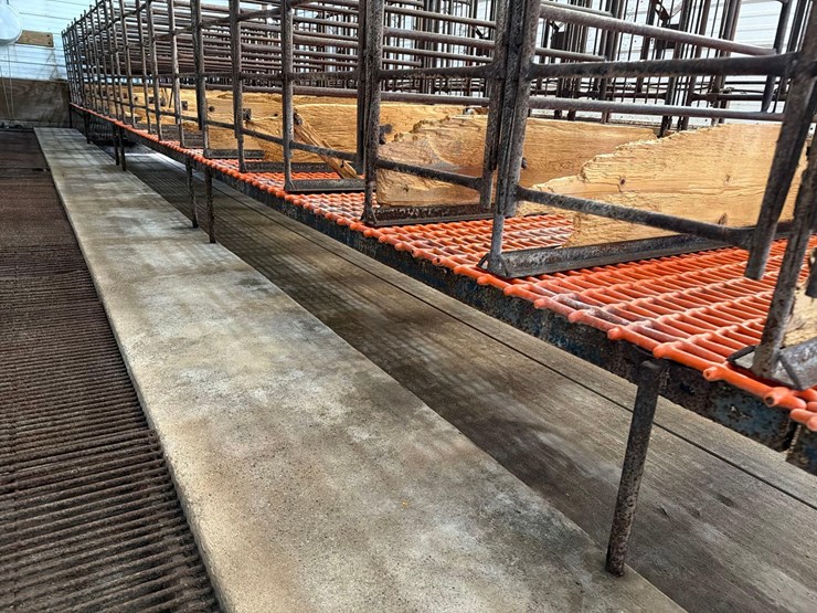 10-sections-of-orange-metal-floor-grates-image-16