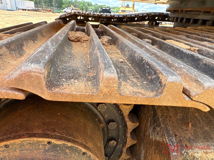 2022-caterpillar-336-image-5