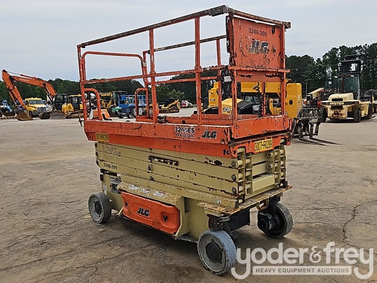 2016-jlg-3246es-image-5