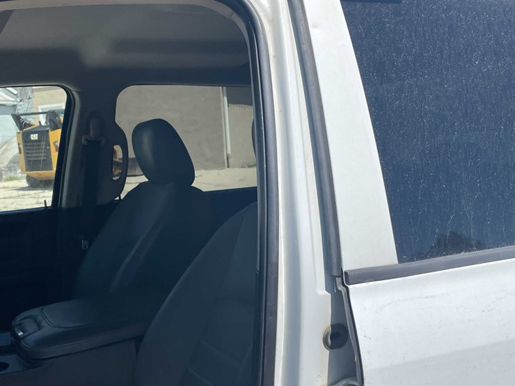 #6925-•-2013-ram-5500-heavy-duty-image-136