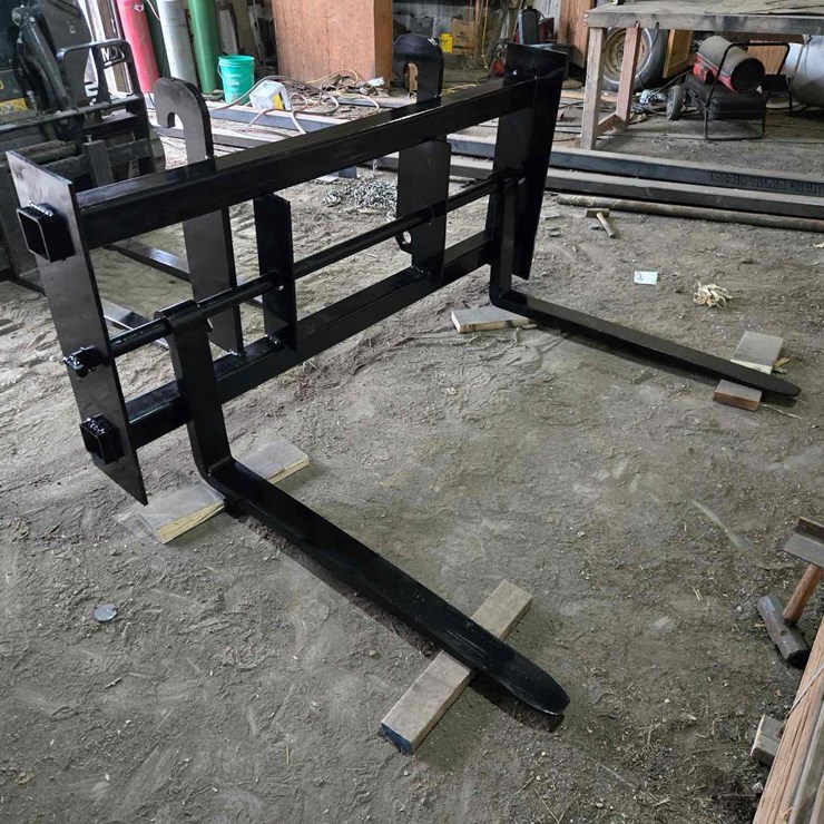 M&J Volvo Mount Pallet Forks